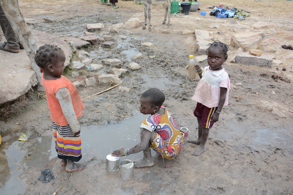 agua sucia africa niños enfermedades